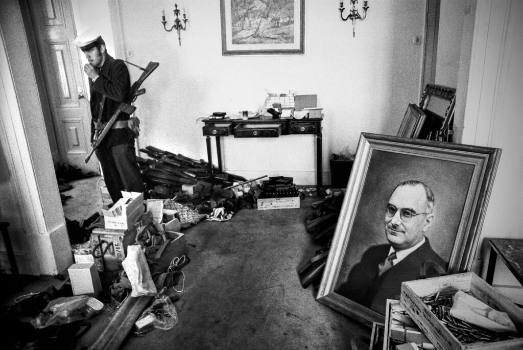 Retrato de Marcelo Caetano na Sede da PIDE/DGS no dia 24 de Abril de 1974. Foto de Alfredo Cunha.